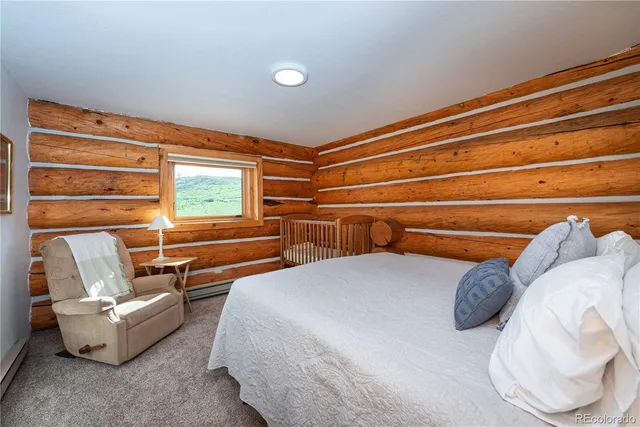 a view of livingroom with furniture