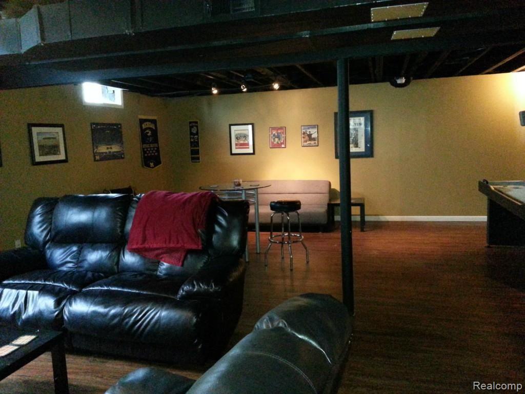 56281 Hidden Creek Road Utica, MI 48316 - Photo 20 of 23 20140621_112653.jpg