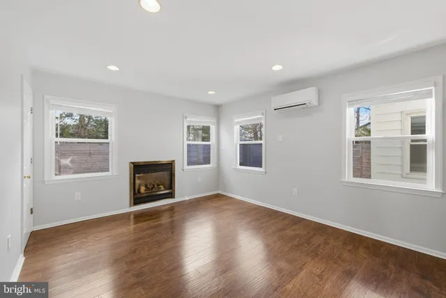 $4,000 | 5402 South 12th Street South, Arlington, VA 22204