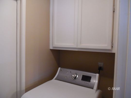 417 Mavis Court Ridgecrest, CA 93555 - Photo 16 of 31 a room with washing machine
