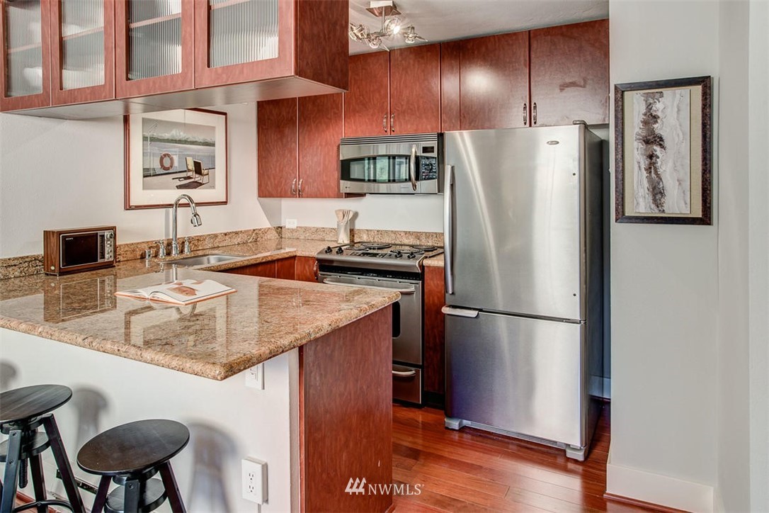 1105 Spring Street, Unit 401 Seattle, WA 98104 - Photo 9 of 15
