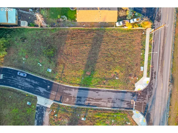 $375,000 | 1551 1593 Barn Street, Woodburn, OR 97071