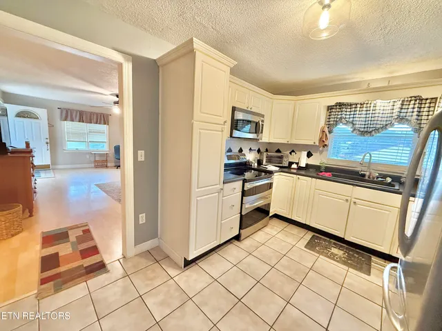 $159,900 | 156 Holmes Street, Jonesville, VA 24263