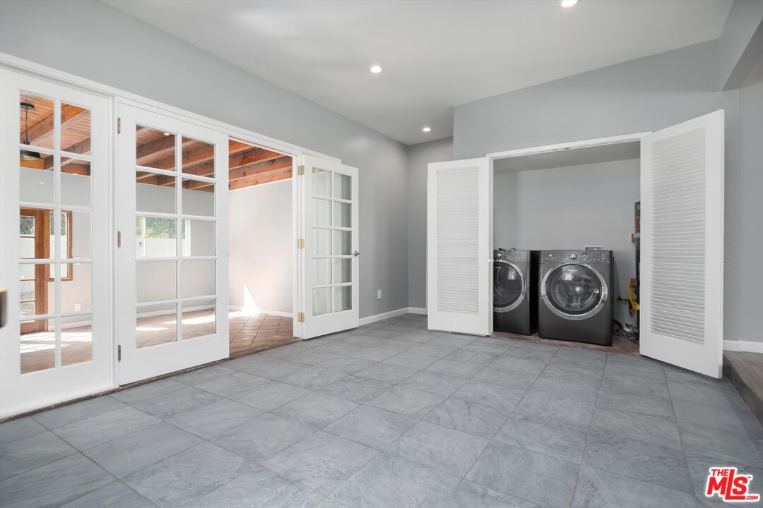 3061 Highview Avenue Altadena, CA 91001 - Photo 16 of 30 an entryway with livingroom and furniture