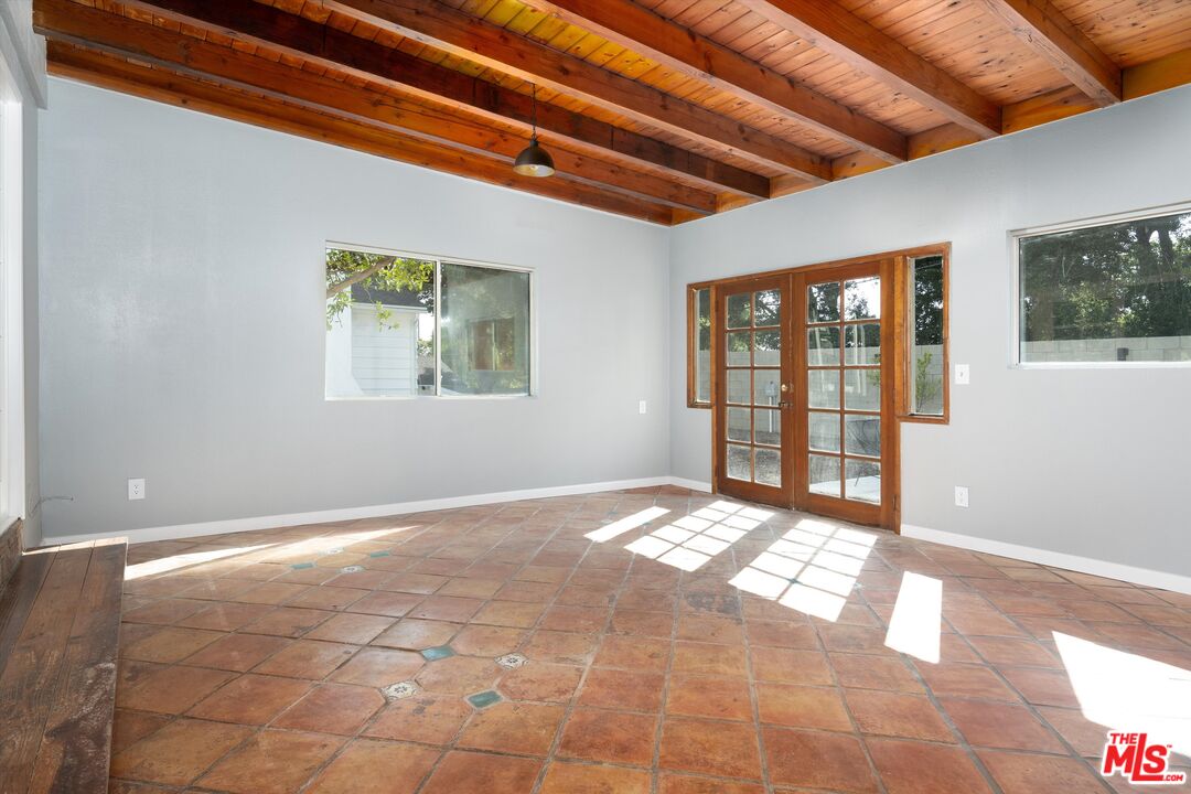 3061 Highview Avenue Altadena, CA 91001 - Photo 22 of 30 a view of an empty room with a window