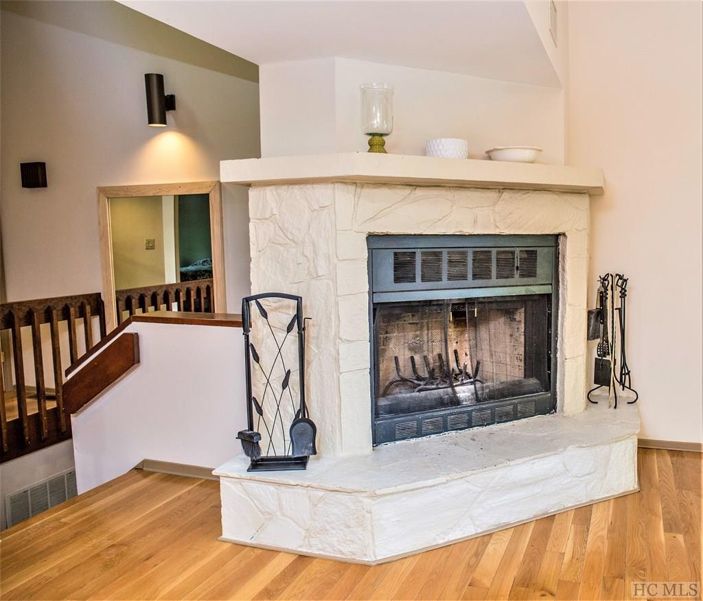 228-59 Emerald Ridge Road, Unit 59 Sapphire, NC 28774 - Photo 4 of 10 Gallery Image 4