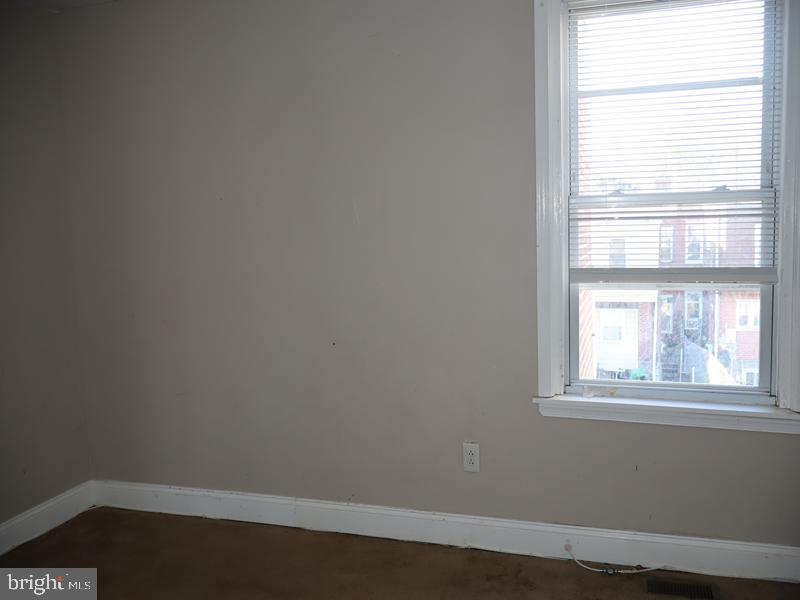 7330 Sommers Road Philadelphia, PA 19138 - Photo 27 of 30 a room that has a window in it