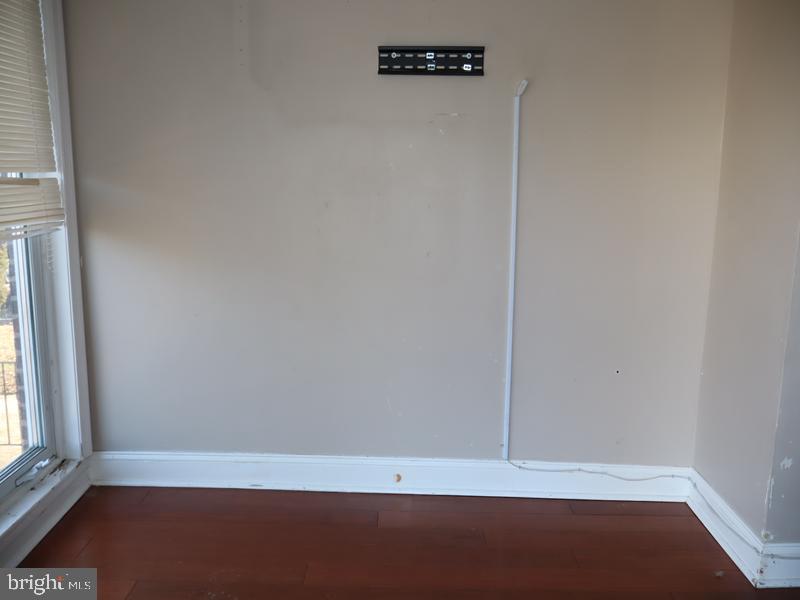 7330 Sommers Road Philadelphia, PA 19138 - Photo 28 of 30 an empty room with a window