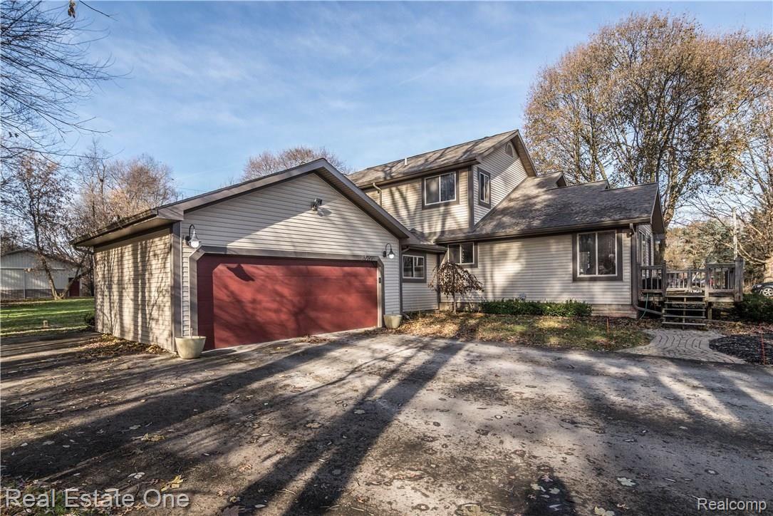 8519 Tindall Road Davisburg, MI 48350 - Photo 3 of 41 Lots of space for all your toys and goodies!