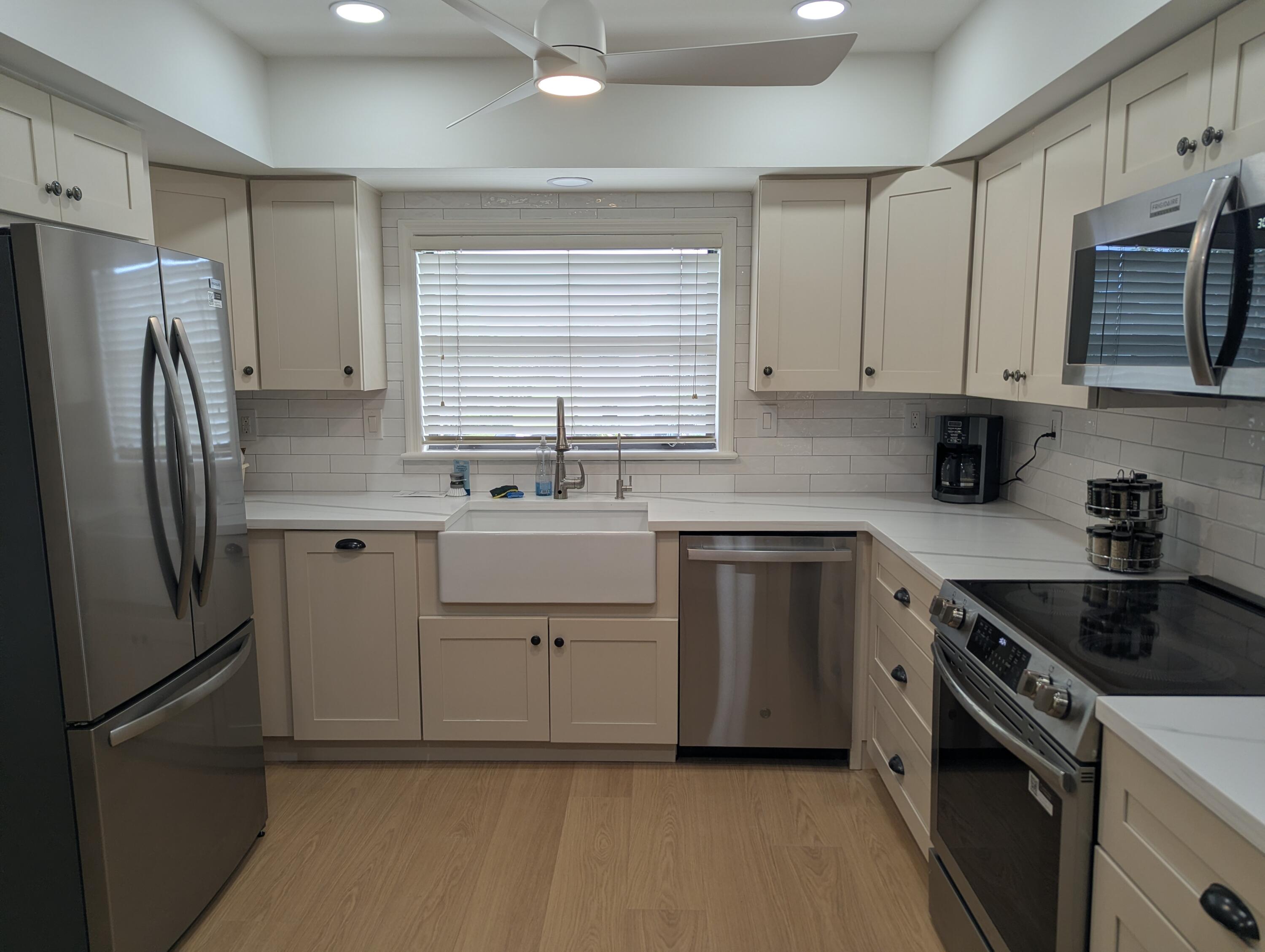 404 Clubhouse Circle Jupiter, FL 33477 - Photo 7 of 20 a kitchen with a sink stove and refrigerator