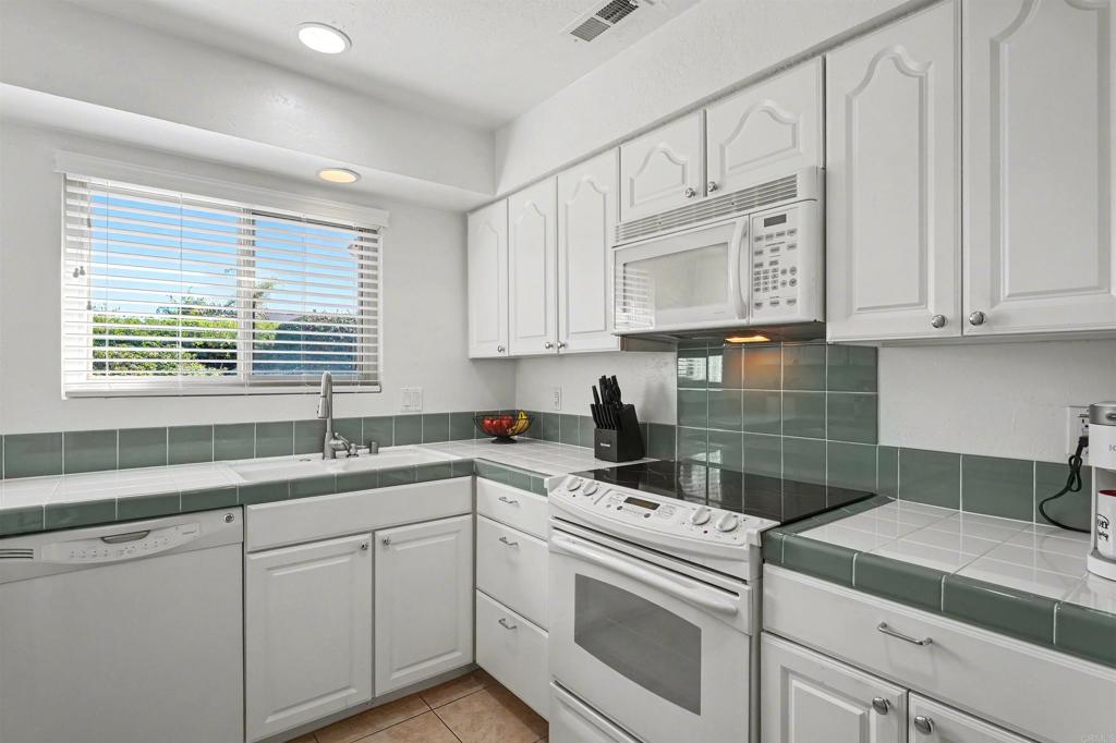 1020 Turnstone Way Oceanside, CA 92057 - Photo 10 of 33