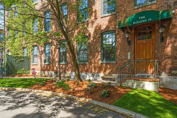 $729,000 | 144 Moody Street, Unit 21, Waltham, MA 02453