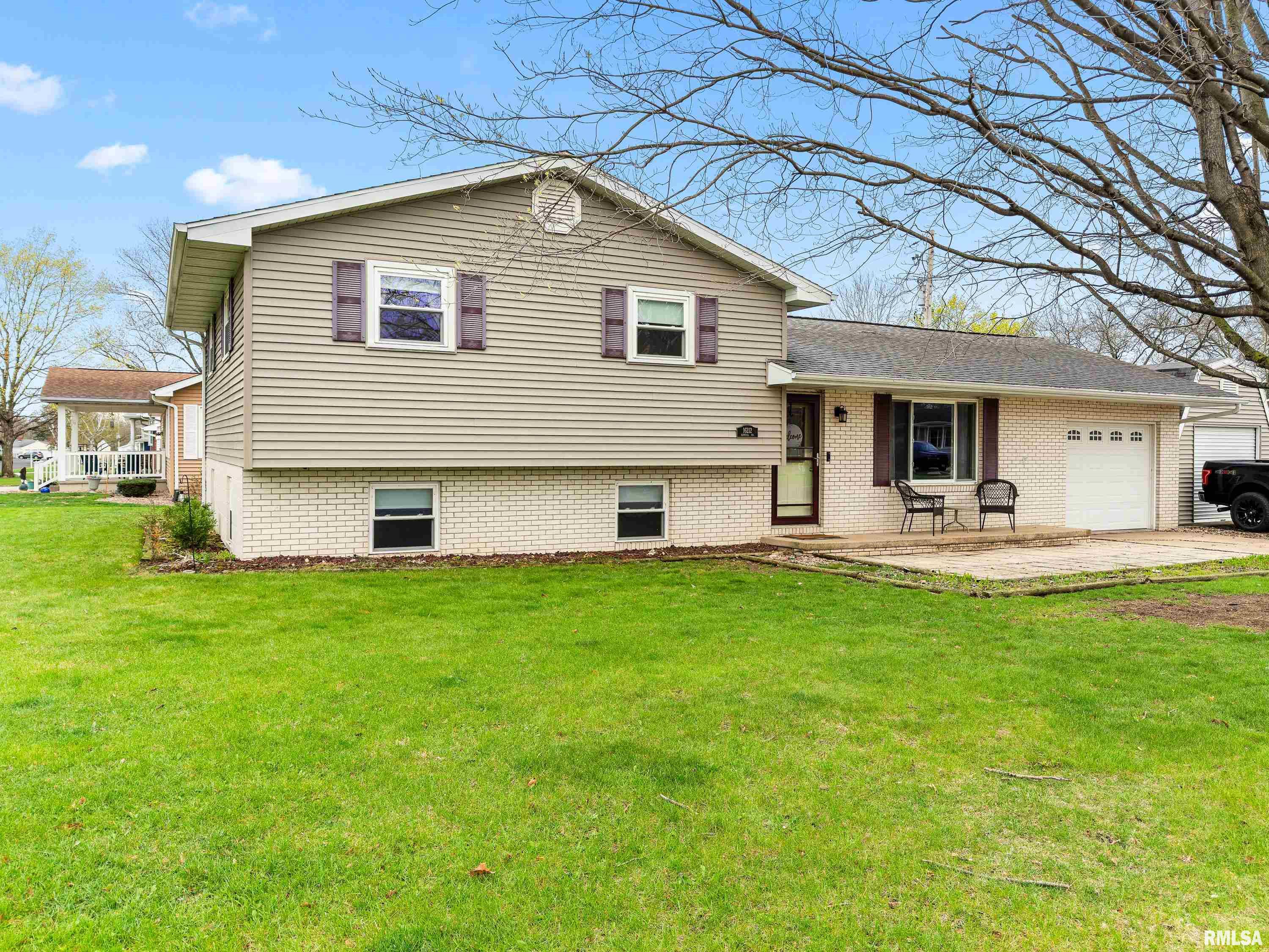 16212 North Admiral Road Chillicothe, IL 61523 - Photo 1 of 38