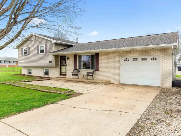 $179,900 | 16212 North Admiral Road, Chillicothe, IL 61523
