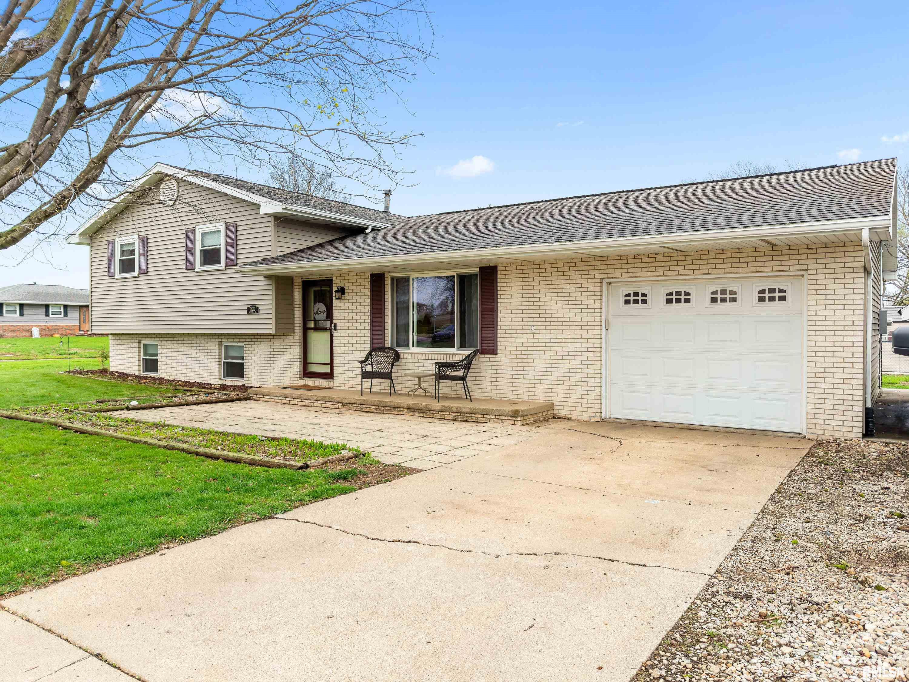 16212 North Admiral Road Chillicothe, IL 61523 - Photo 2 of 38