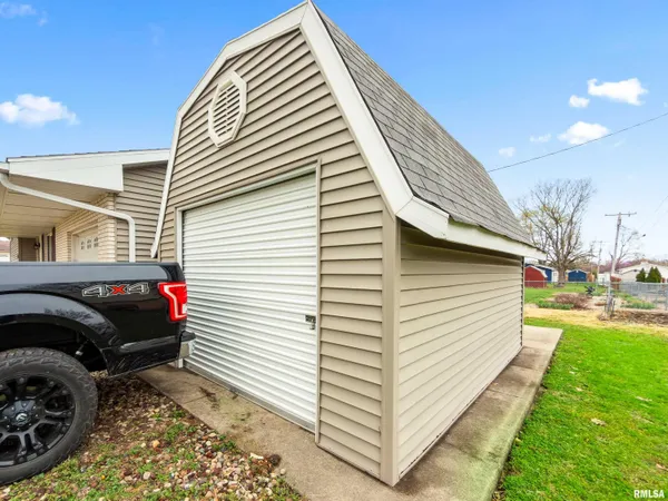 $179,900 | 16212 North Admiral Road, Chillicothe, IL 61523