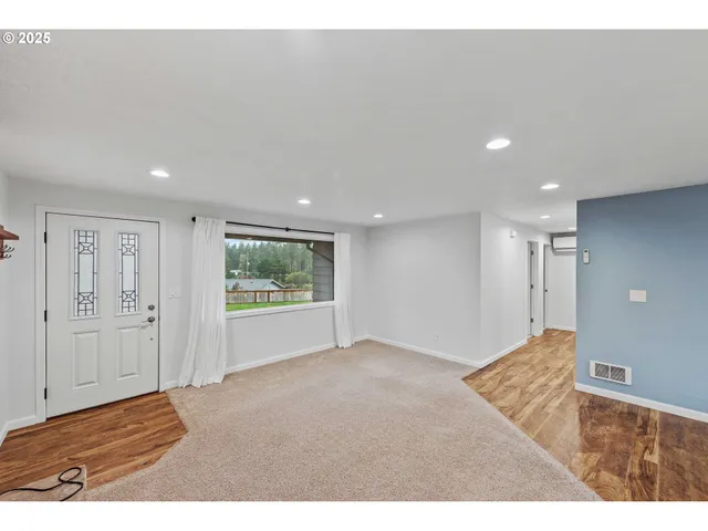 $335,000 | 540 Queens Avenue, Lakeside, OR 97449