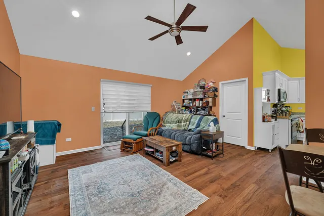 $359,000 | 250 East Short Drive, Coal City, IL 60416