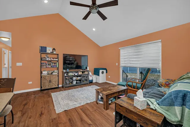 $359,000 | 250 East Short Drive, Coal City, IL 60416