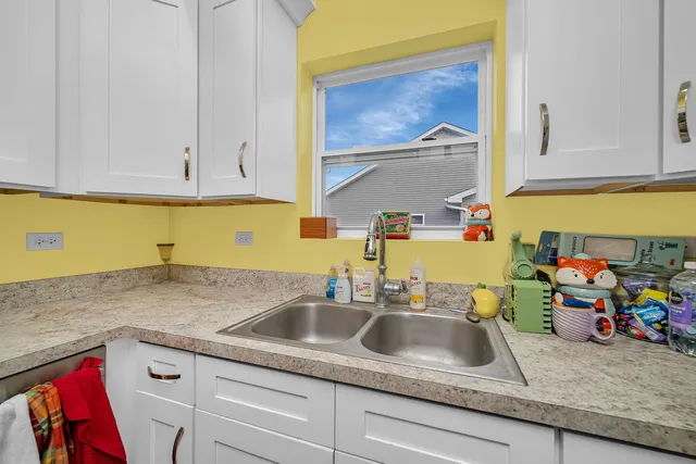 $359,000 | 250 East Short Drive, Coal City, IL 60416