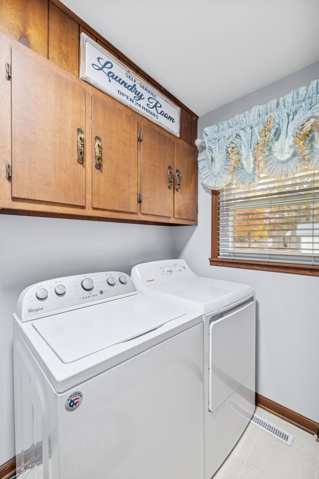 272 Belmar Circle Manchester, TN 37355 - Photo 15 of 56 a utility room with dryer and washer