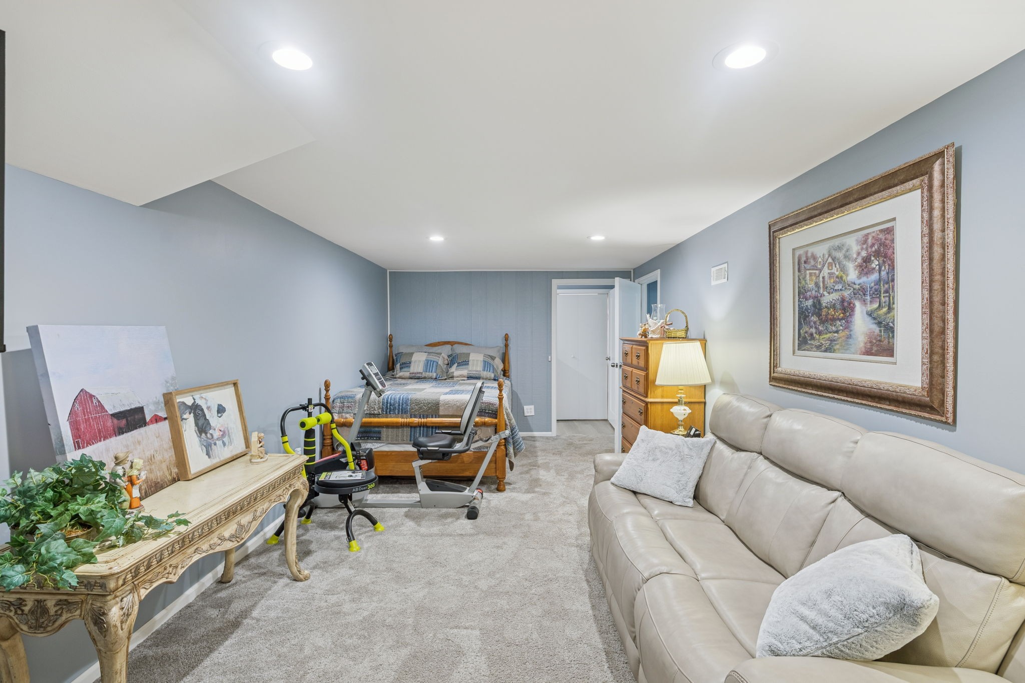 272 Belmar Circle Manchester, TN 37355 - Photo 30 of 56 a living room with furniture and a couch