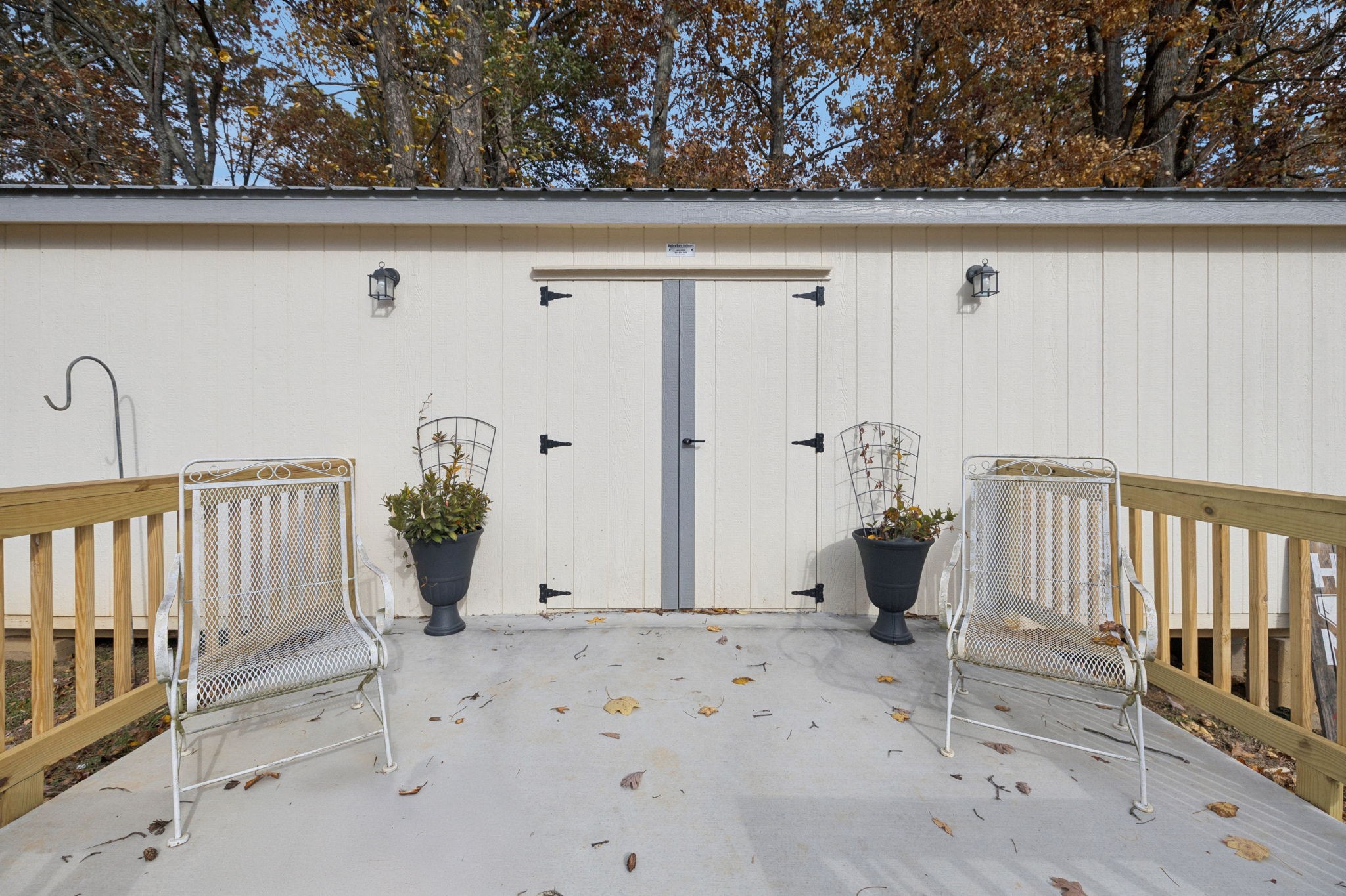 272 Belmar Circle Manchester, TN 37355 - Photo 33 of 56 a living room with furniture
