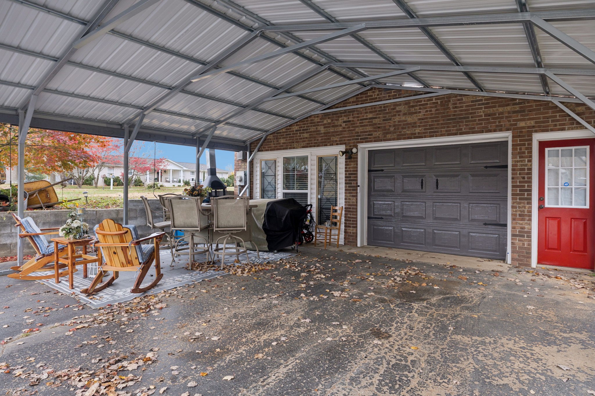 272 Belmar Circle Manchester, TN 37355 - Photo 40 of 56 a view of a chairs and table in patio