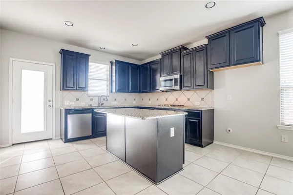 $2,700 | 517 Rocky Pine Road, McKinney, TX 75072
