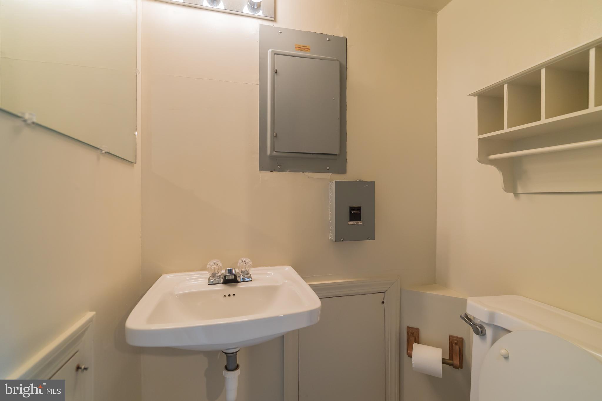 3177 Maple Road Huntingdon Valley, PA 19006 - Photo 21 of 27 Half bath