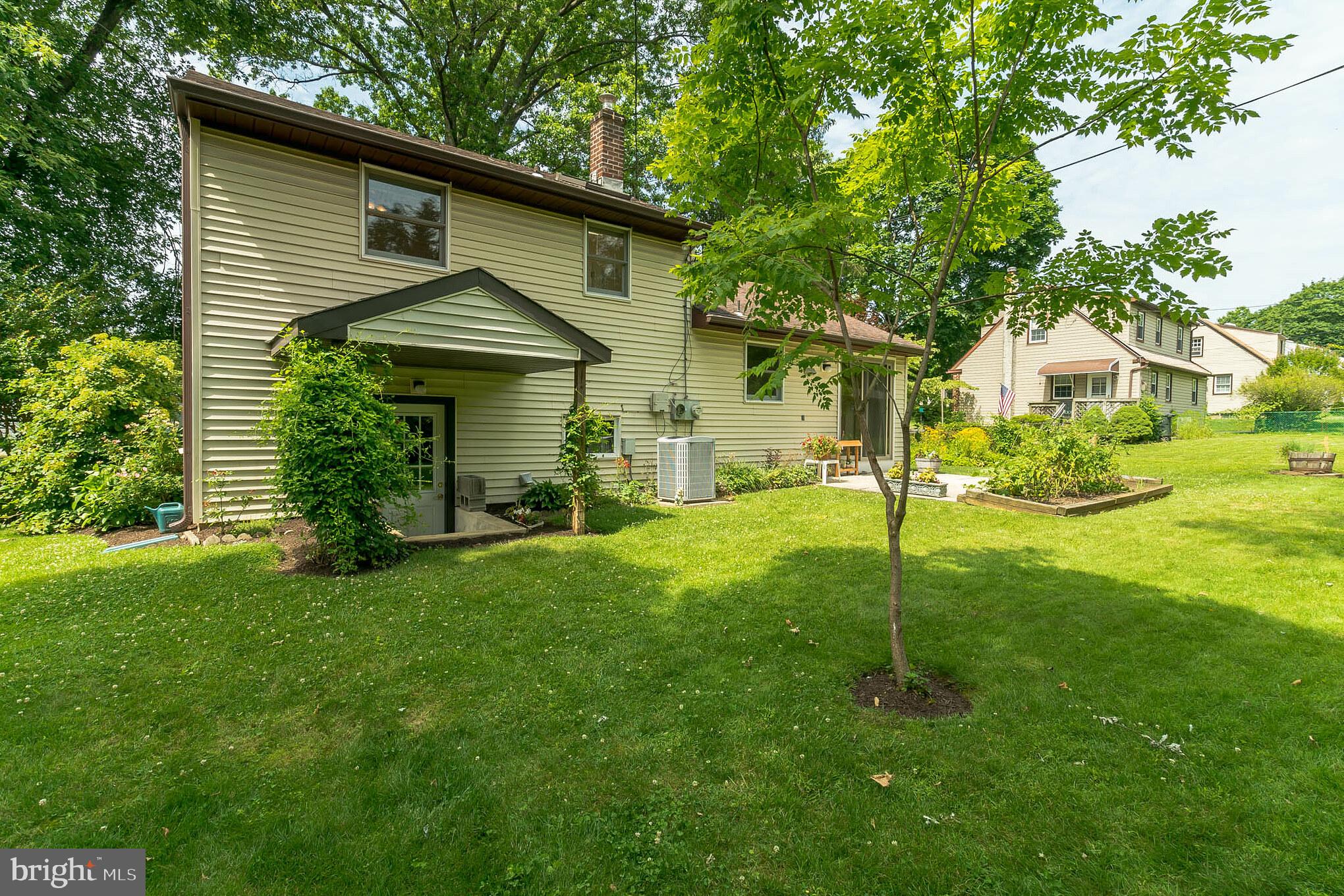 3177 Maple Road Huntingdon Valley, PA 19006 - Photo 22 of 27 Exterior back