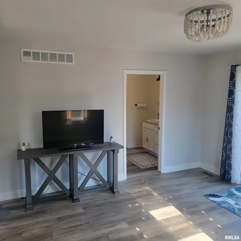 $185,500 | 511 East 2nd S Street, Carlinville, IL 62626