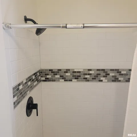 $185,500 | 511 East 2nd S Street, Carlinville, IL 62626