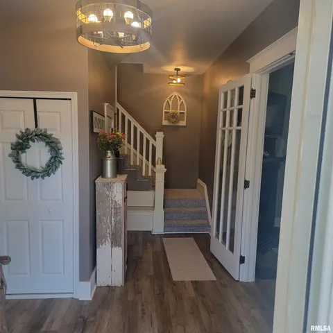 $185,500 | 511 East 2nd S Street, Carlinville, IL 62626