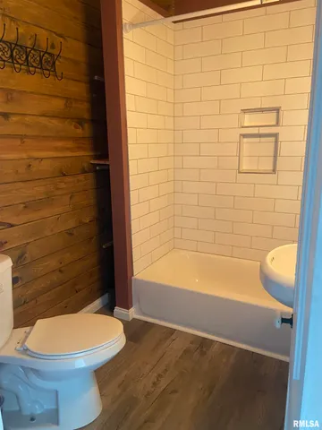 $185,500 | 511 East 2nd S Street, Carlinville, IL 62626