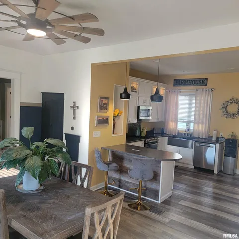 $185,500 | 511 East 2nd S Street, Carlinville, IL 62626