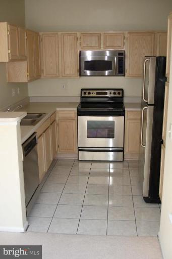 1550 Spring Gate Dr., Unit 8113 McLean, VA 22102 - Photo 6 of 29 Kitchen