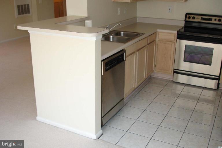 1550 Spring Gate Dr., Unit 8113 McLean, VA 22102 - Photo 7 of 29 Kitchen #3