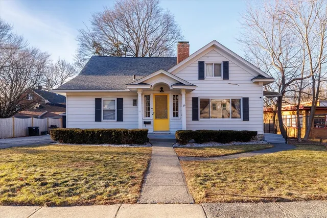 $649,900 | 19 Highland Terrace, Worcester, MA 01602