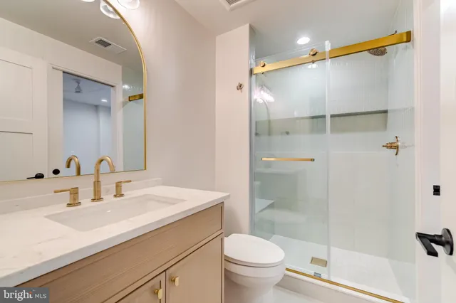 $2,599,888 | 913 Symphony Circle Southwest, Vienna, VA 22180