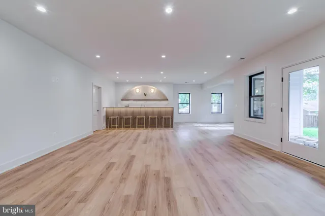 $2,599,888 | 913 Symphony Circle Southwest, Vienna, VA 22180