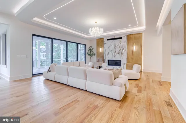 $2,599,888 | 913 Symphony Circle Southwest, Vienna, VA 22180