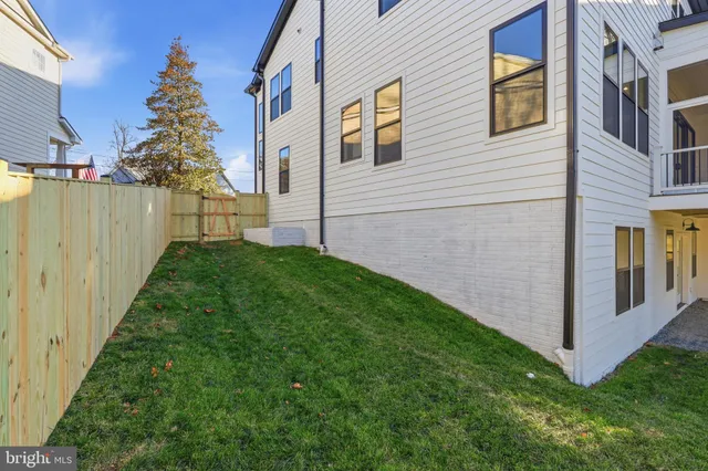 $2,599,888 | 913 Symphony Circle Southwest, Vienna, VA 22180