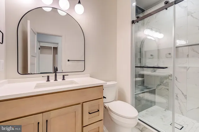 $2,599,888 | 913 Symphony Circle Southwest, Vienna, VA 22180