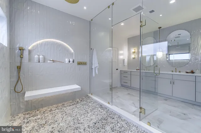 $2,599,888 | 913 Symphony Circle Southwest, Vienna, VA 22180