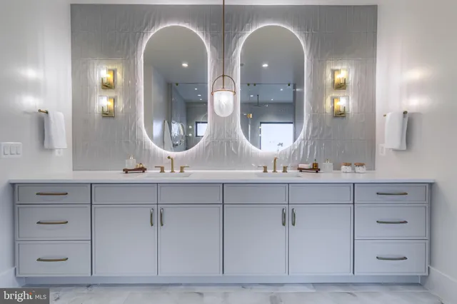 $2,599,888 | 913 Symphony Circle Southwest, Vienna, VA 22180