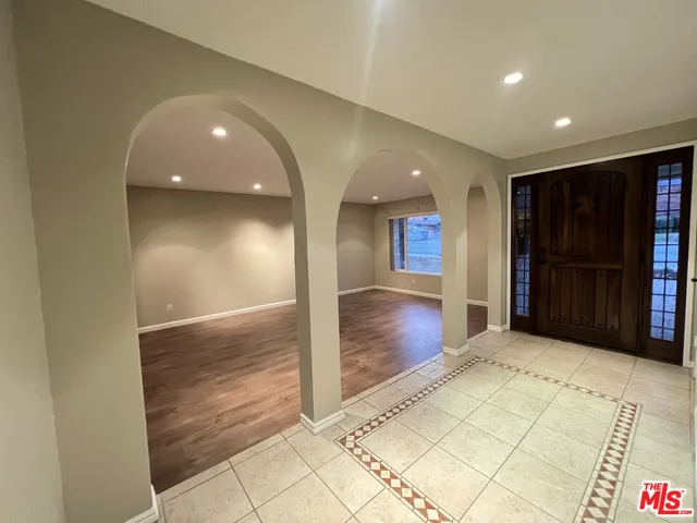 a view of a livingroom with furniture