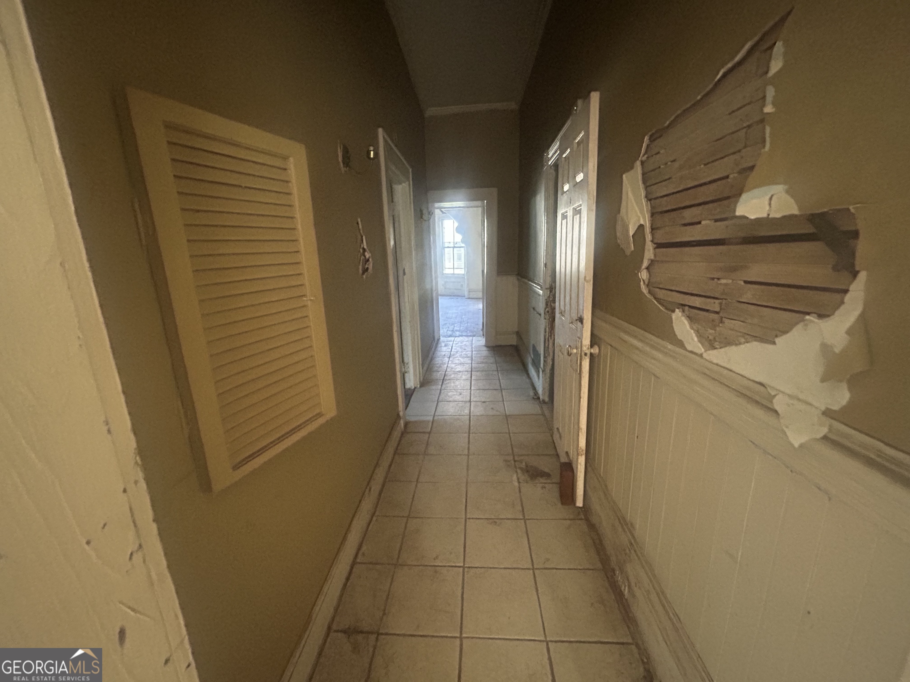 508 Albemarle Street, Unit AD Brunswick, GA 31520 - Photo 11 of 45 a view of a hallway