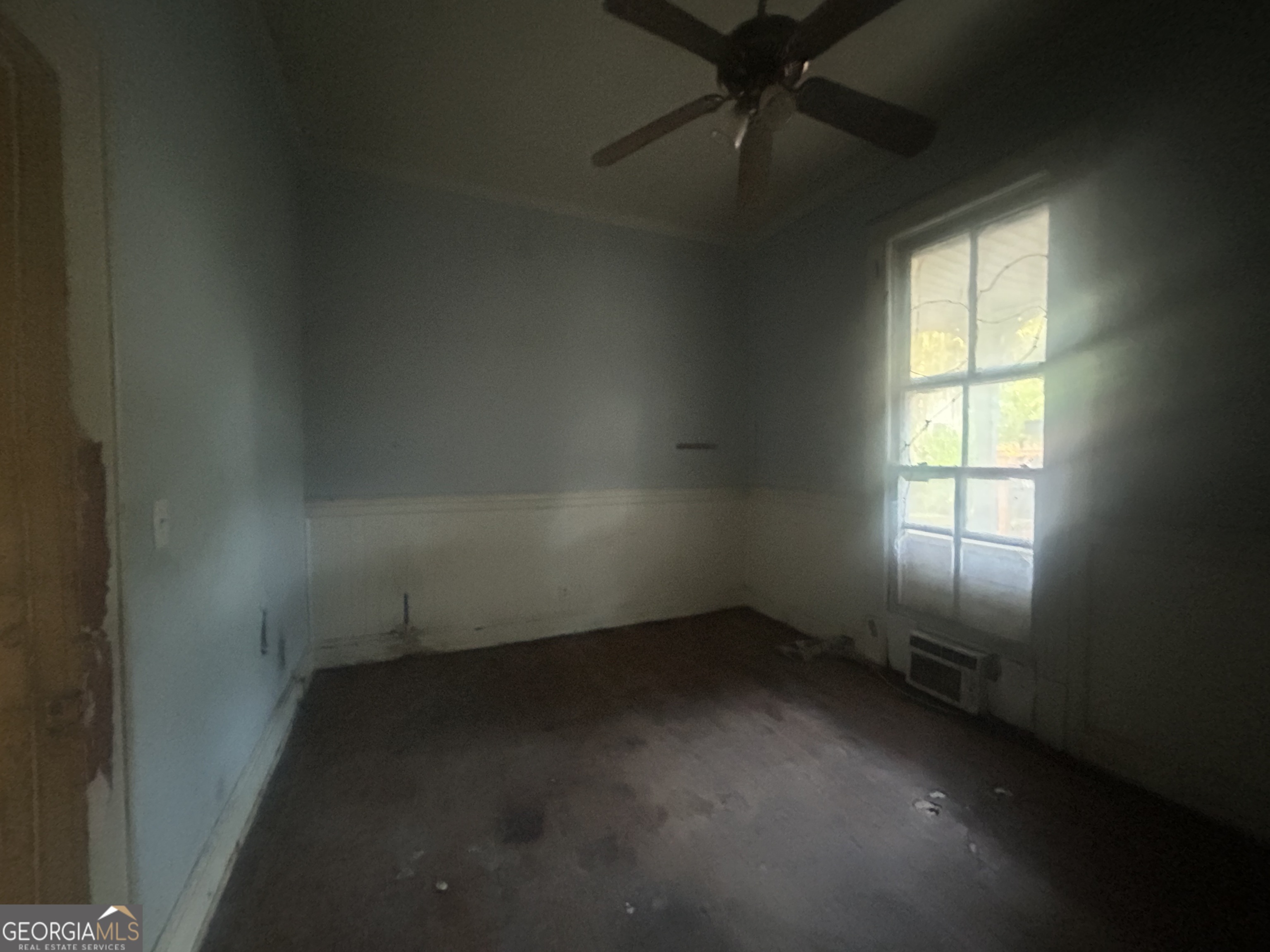 508 Albemarle Street, Unit AD Brunswick, GA 31520 - Photo 12 of 45 an empty room with a window