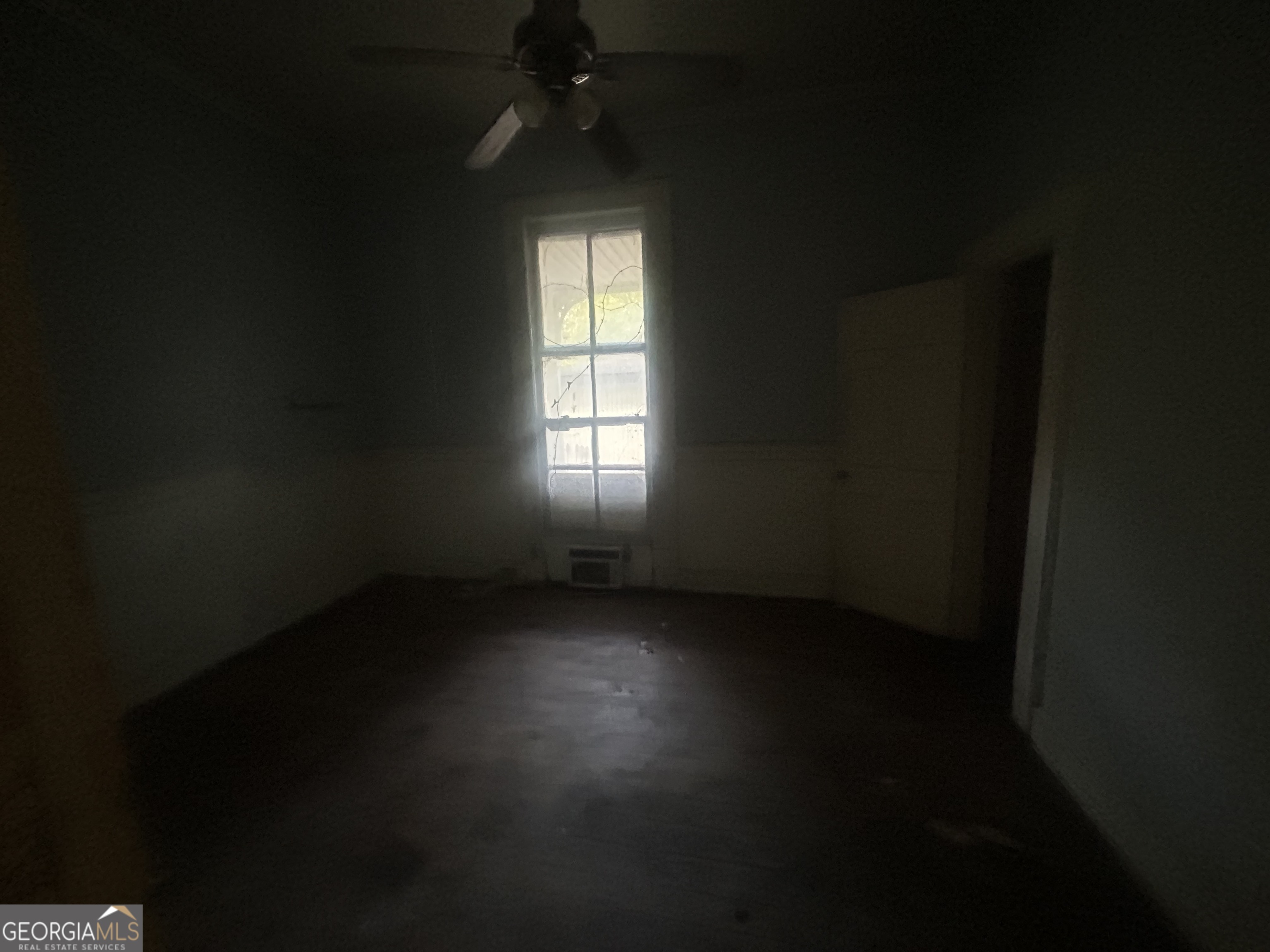 508 Albemarle Street, Unit AD Brunswick, GA 31520 - Photo 13 of 45 a view of an empty room and window